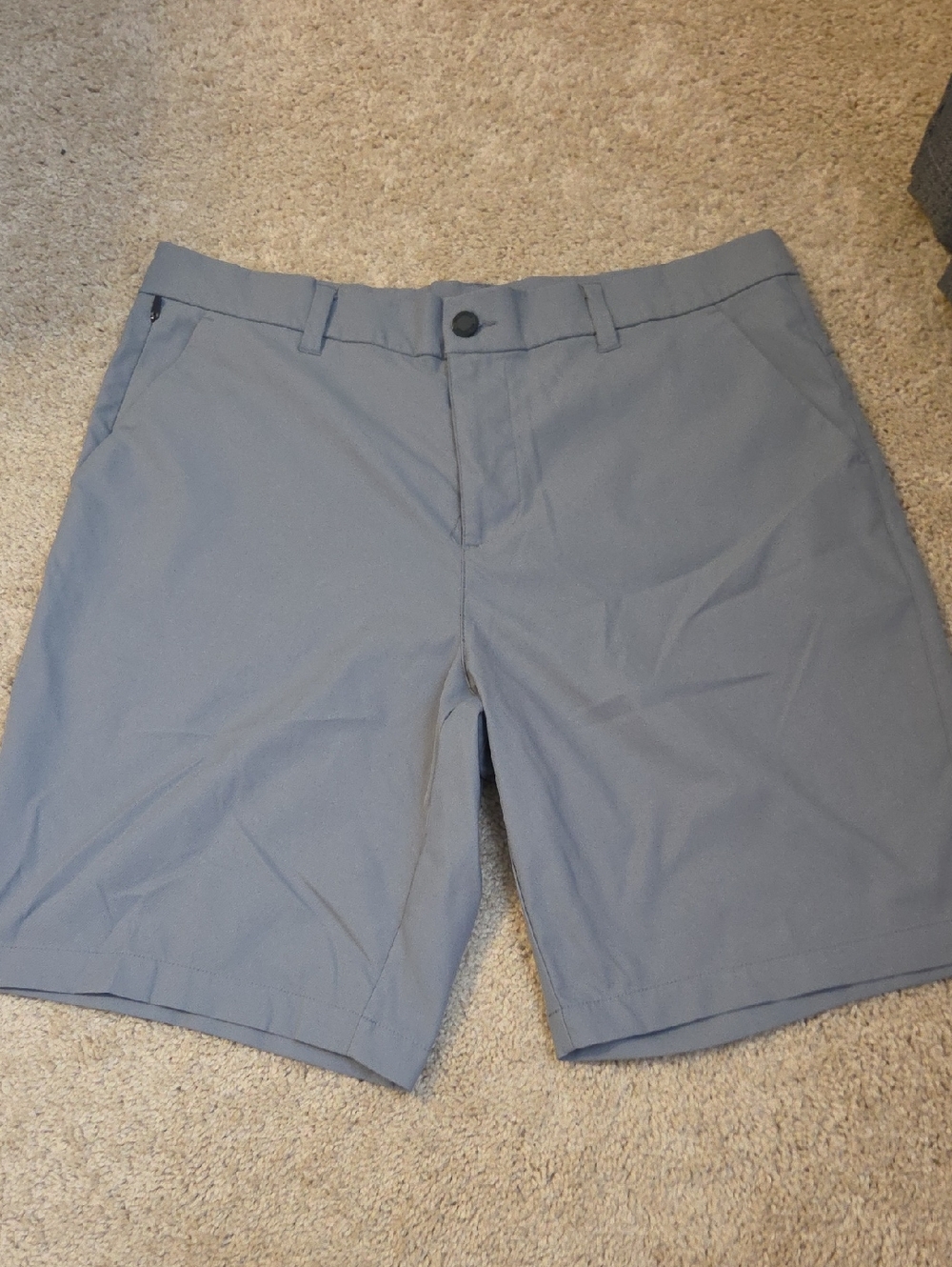 32 Degrees Men's Flat-Front Light Gray Performance Shorts
